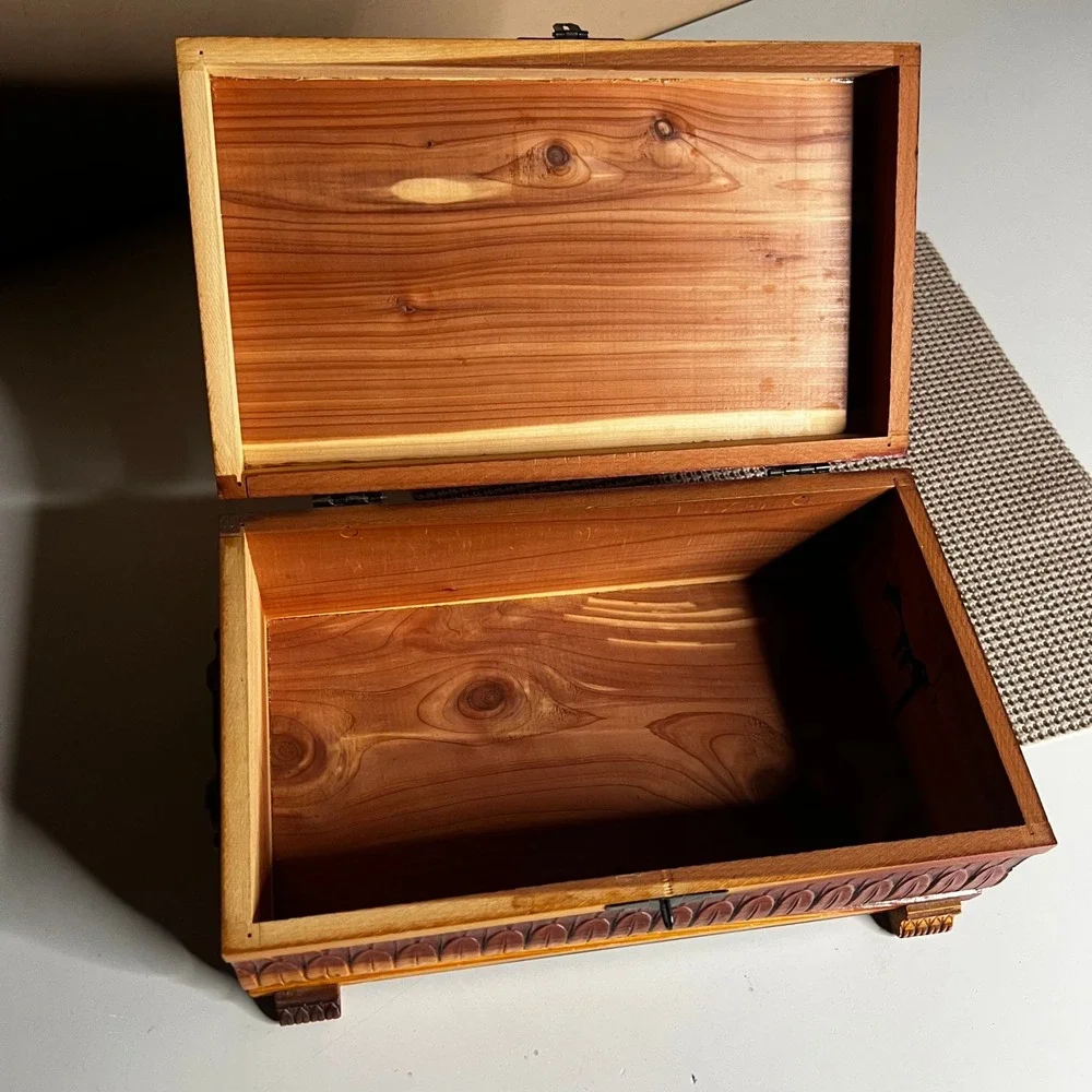 Vintage Hand‎ Carved Cedar Wood Jewelry Box Keepsake Chest Footed Latch 1950s